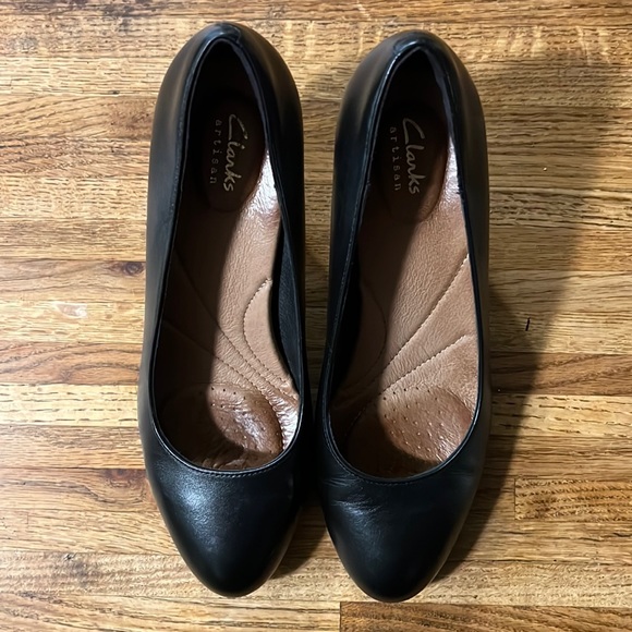 Woman’s Clarks Artisan Black Heels U.S. Size 9 (EU 40) - Picture 1 of 7